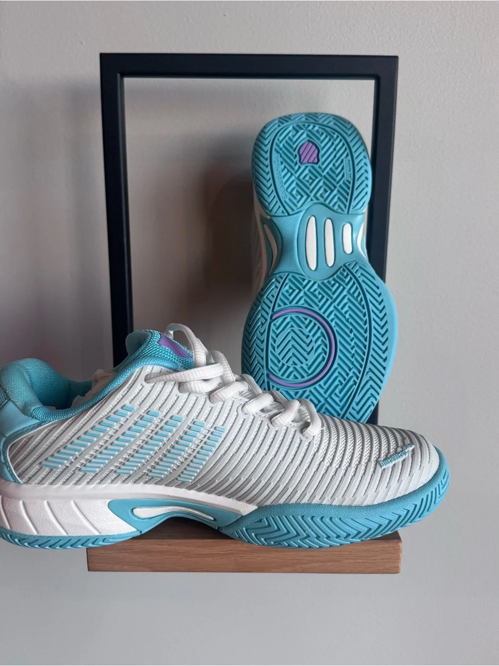 K-Swiss Tennis Shoes in White & Light Blue size 4